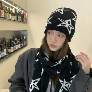 Estilo coreano otoño invierno gorro y bufanda de punto negro blanco con patrón de estrella
