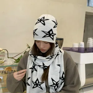 Conjunto de gorro y bufanda de punto de invierno estilo coreano con motivo de estrellas.