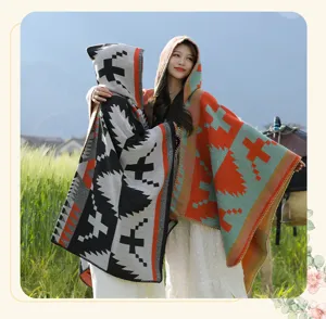 Etnische capuchon cape sjaal voor dames, geometrisch patroon warme poncho voor winterse buitenreizen.