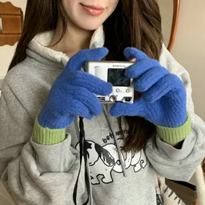 Blauwe gebreide touchscreen handschoenen met groene boorden, warme winterhandschoenen voor dames.