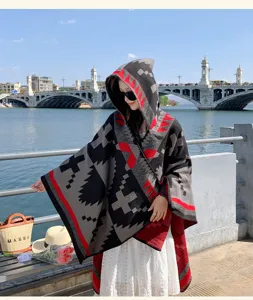Etnische stijl met capuchon poncho cape voor dames, warme winter reissjaal omslagdoek.
