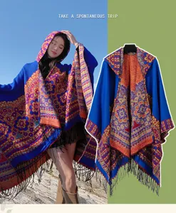 Poncho à capuche coloré châle à franges cape d'hiver chaude design floral ethnique vintage vêtement.