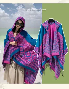 Poncho cape à capuche effet cachemire avec superbe imprimé floral coloré franges et fente.