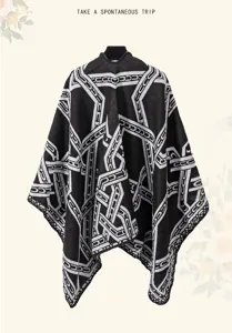 Winter warme gebreide dames cape sjaal met geometrisch patroon, stijlvol en comfortabel.