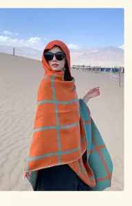 Mantella scialle a quadri bicolore etnica, ideale per fotografia di viaggio, capo caldo.