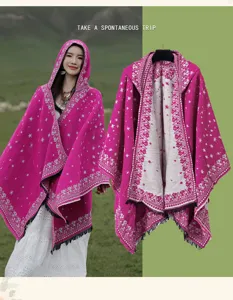 Ethischer Kapuzenponcho für Damen, leuchtend rosa Strickschal mit Sternmuster und Fransen.