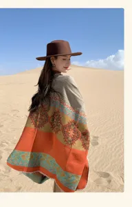Estilo bohemio patrón étnico poncho chal cálido espesado detalle para viaje desierto.