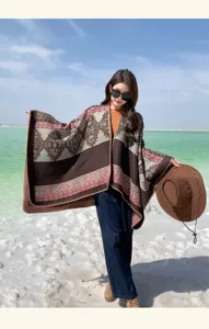 Capa chal cálida y gruesa de estilo bohemio con patrones geométricos para viajes.