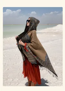 Poncho cape à capuche en imitation cachemire avec imprimé floral, cape chaude de voyage.