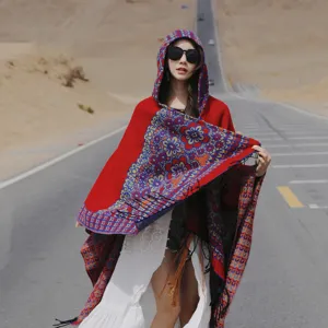 Cape a capuche a franges rouge et bleu chale fausse cachemire poncho ethnique de voyage