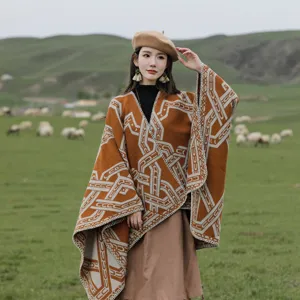 Boheemse bruine geometrisch gestreepte winter warme sjaal reis winddichte cape voor vrouwen