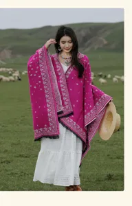 Ethno-Stil Kapuze Sternenmuster Poncho Detailansicht, warme und stylische Reise-Oberbekleidung.