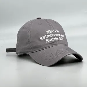 Casquette de baseball grise avec broderie blanche, chapeau de soleil casual et élégant.