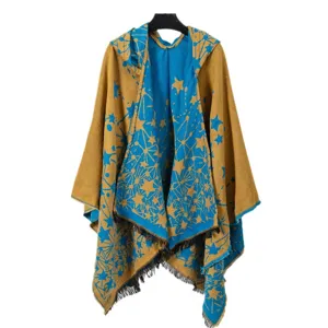 Mantella con cappuccio in maglia con motivo a stelle blu e oro, scialle da viaggio caldo.