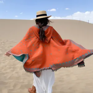 Ethischer Stil Kapuze Stern Druck Umhang warme Winter Reise Poncho für Damen Oberbekleidung