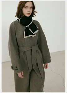 Comoda sciarpa in maglia bicolore invernale da donna, scaldacollo morbido e caldo accessorio