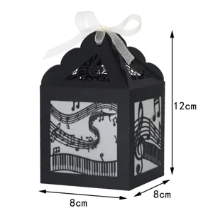 Boite cadeau noire en papier motif musical touches de piano avec nœud de ruban blanc.