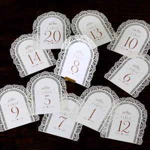 Eleganti carte con numeri da tavolo per matrimonio ad arco tagliate a laser bianco 1-20