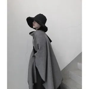 Chic scialle reversibile nero grigio, elegante poncho sciarpa invernale da donna.
