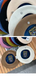 Herbst Winter Wollbaret Mützen für Damen, klassische Retro Malerhüten mit Stickerei Abzeichen.