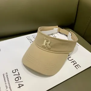 Khakifarbene Sommer Sonnenblende Kappe Detail, modische Baseball Cap mit gesticktem Buchstaben R.