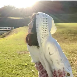 Cape pull tricoté à capuche à franges bohème pour femme, vêtement d'extérieur de voyage élégant.