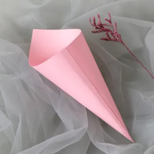 Cono de confeti de papel rosa para fiesta de bodas, tubo para pétalos DIY, decoración elegante.
