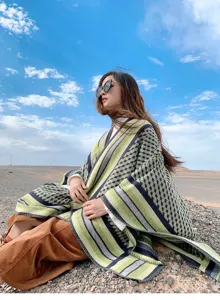 Poncho chal de punto de estilo étnico para mujer, perfecto para viajes de invierno y desierto.