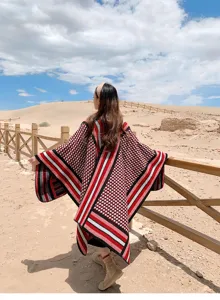 Mujer moda poncho chal de punto estilo etnico calido capa viaje otono invierno desierto foto