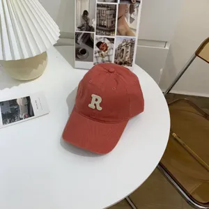 Classic cotton baseball cap with embroidered letter R, casual soft top sun protection hat.