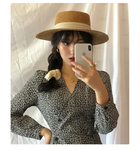 Chapeau de paille plat élégant pour femme, chapeau de soleil français vintage pour plage d'été.