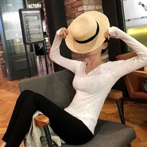 Sommer Strohhut mit schwarzem Band, handgeflochtener flacher Hut für elegante Damen Mode.