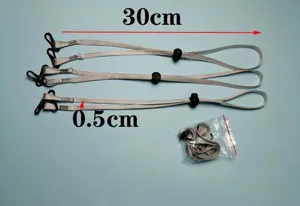 Dettaglio cinturino antivento per cappello, lunghezza 30cm con gancio sicuro e fibbia elastica.