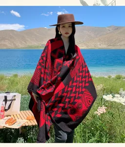 Damen rot schwarz geometrisch gemustertes kaschmirartiges offenes Cape warmer Schal