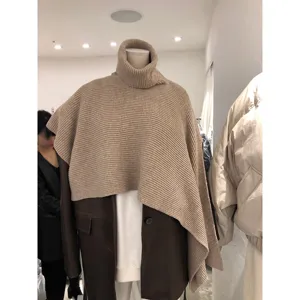 Scialle mantella in maglia irregolare a collo alto tinta unita da donna, elegante.