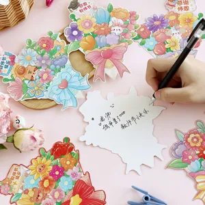 Detalle de una tarjeta de felicitación de ramo para el día del maestro con flores.