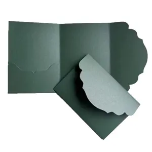 Faire-part de mariage vert foncé avec bord festonné, enveloppes et pochette assorties