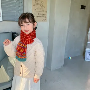 Sciarpa invernale in maglia per bambini con motivo a rombi blocco di colore sciarpa calda dettaglio