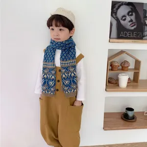 Dettaglio sciarpa in maglia per bambini, calda sciarpa lunga invernale con motivo rombi.