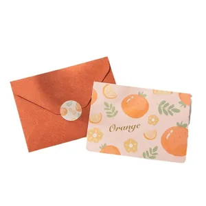 Gran juego de tarjeta de felicitación y sobre con tema naranja, ideal para regalos.