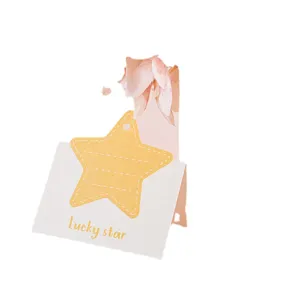 Tarjeta de felicitación plegable lucky star con líneas de escritura y bonito diseño floral.