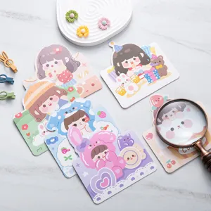 Primer plano de lindas tarjetas de felicitación de dibujos animados, ilustraciones detalladas.
