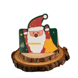 Bonita tarjeta de felicitación navideña con diseño de Papá Noel, ideal para regalos y mensajes.