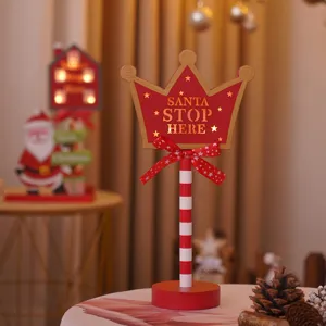 Kerst houten LED kroon bord decoratie, feestelijke tafel ornament met gezellig warm licht.