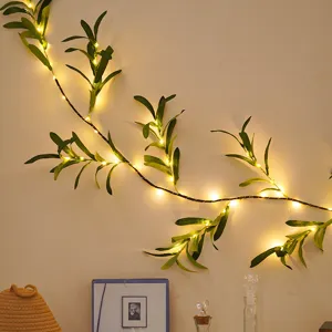 Guirnalda artificial de rama de olivo con LEDs, ideal para decoración de habitaciones y fiestas.