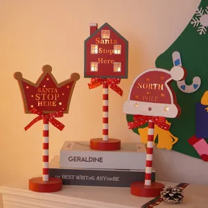 LED kerst houten decoratieve verlichting, feestelijke kroon huis hoed vorm bord lampen voor feest.