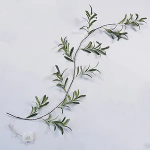 Guirnalda de luces de rama de olivo artificial LED hojas verdes decorativas para el hogar.