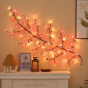 Detailansicht der LED Kirschblüten Zweiglampe für eine warme und gemütliche Wohnatmosphäre.
