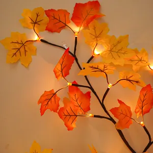 Herbst Ahornblatt LED Zweig Lichterkette Detail, warme Lichter für die Wanddekoration.