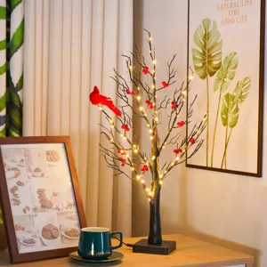 LED Rotvogel Baum Licht mit warmen Lichtern und Beeren fuer gemuetliche Heim Zimmer Dekoration.